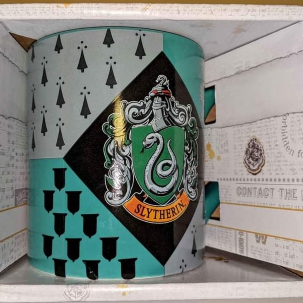 Warner Brothers Harry Potter Slytherin 14 oz. mug new